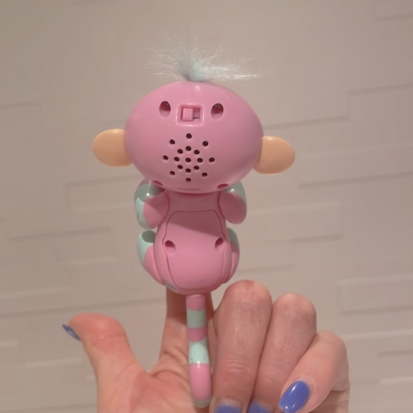 2016 WowWee Fingerlings Baby Monkey - Picture 5 of 5